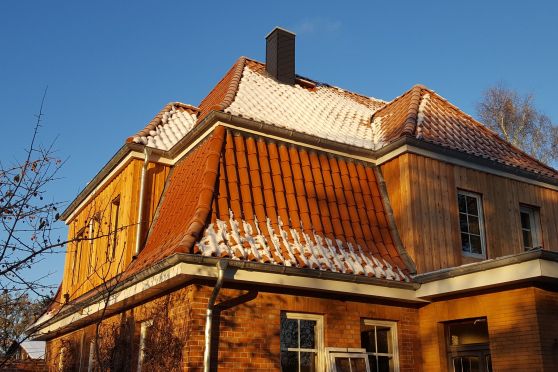 Bauklempner- und Dachdeckerarbeiten einer Stadtvilla.